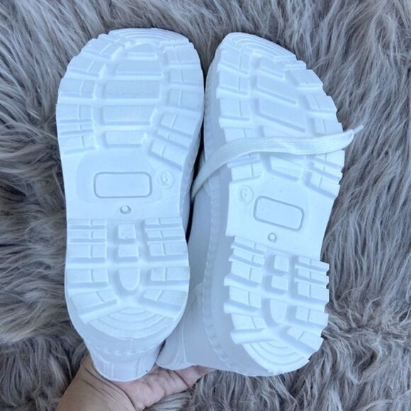 SO Dragonfruit Lace up Ankle Boots in White - Picture 10 of 12